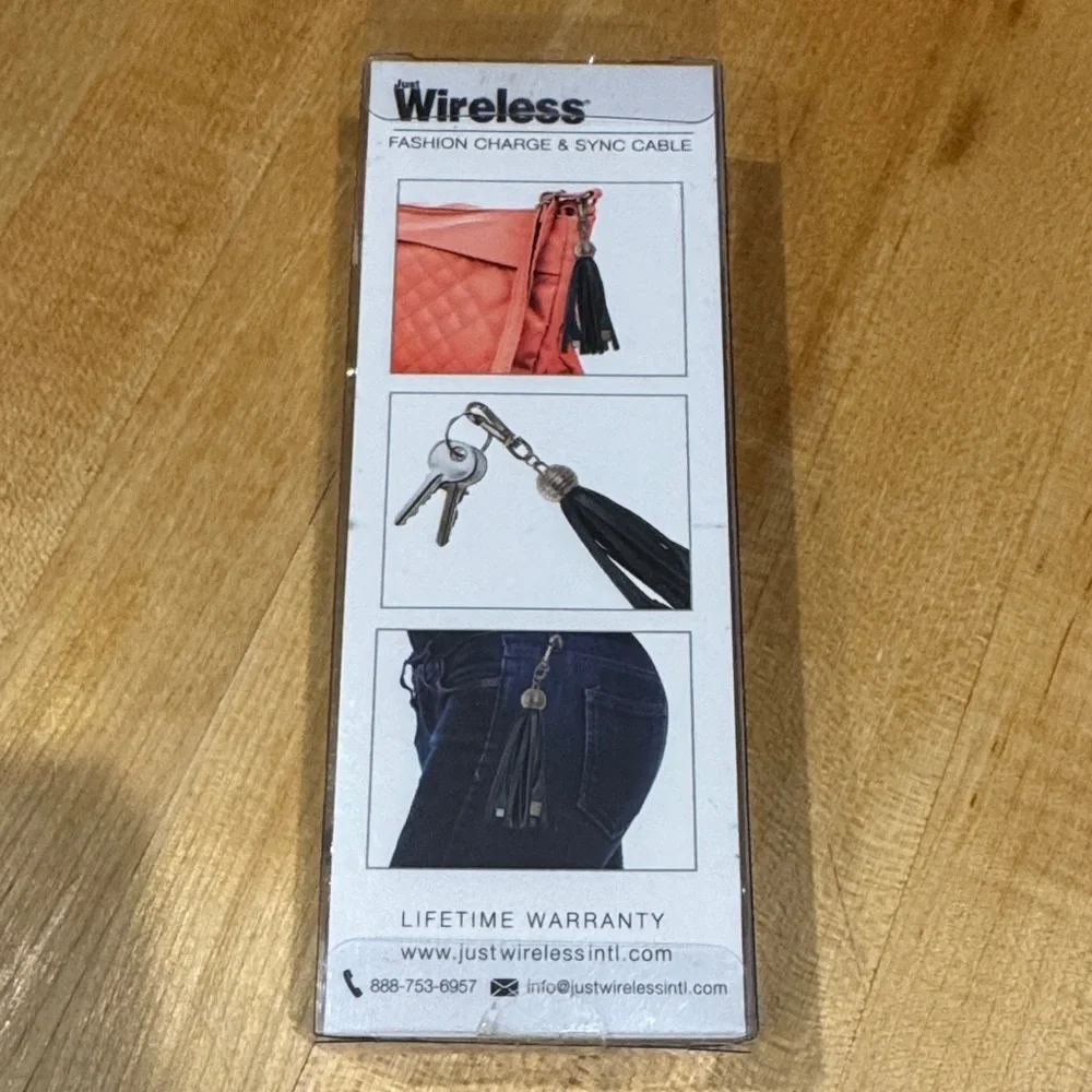 Just wireless Black Tassel Fashion Charge & Sync Cable Keychain